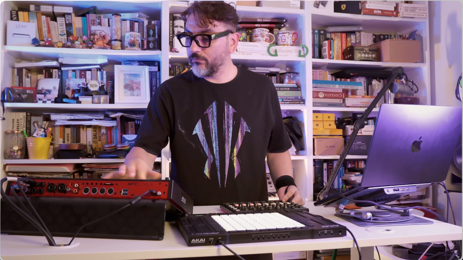 Gerçek Dorman Akai Habitat live set performansında